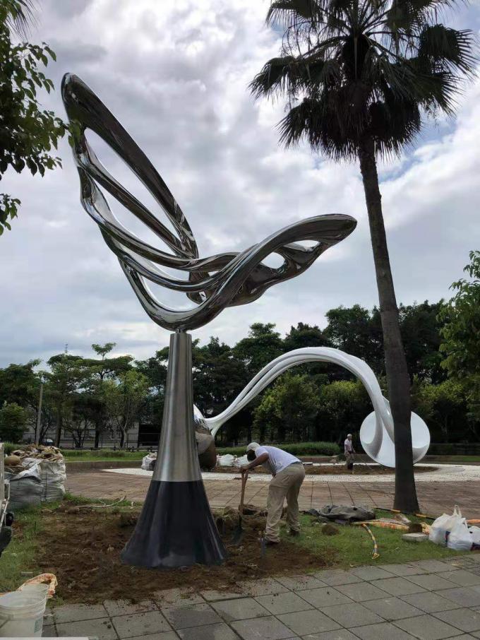 La escultura al aire libre grande moderna, espejo pulió esculturas del