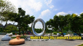 Esta escultura pública circular se encuentra en el parque y se convierte en un hito reconocible.