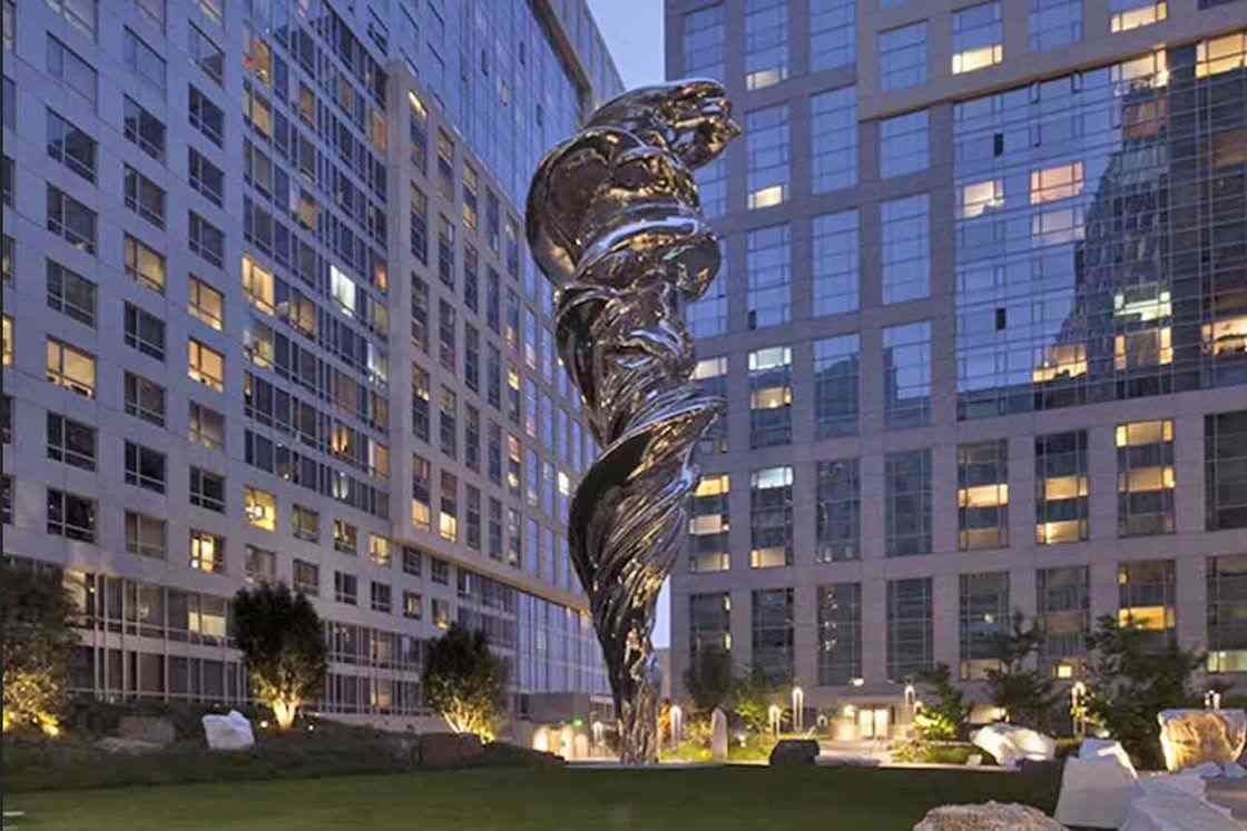 Escultura pulida Venus del acero inoxidable altura de 28 metros para la decoración de la plaza