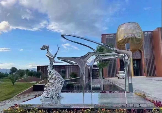 Ilustraciones de acero inoxidables de la escultura contemporánea del metal para la decoración del parque