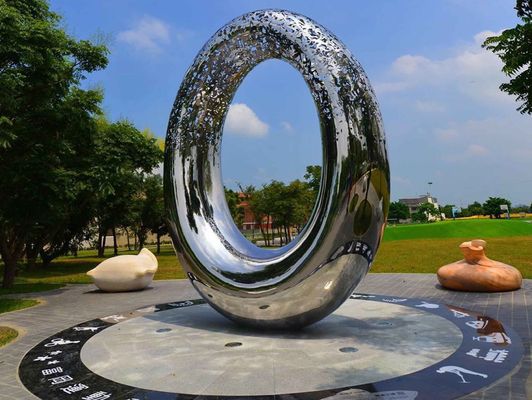quality Escultura de metal exterior de acero inoxidable 316L con superficie de acabado de espejo y diseño abstracto factory